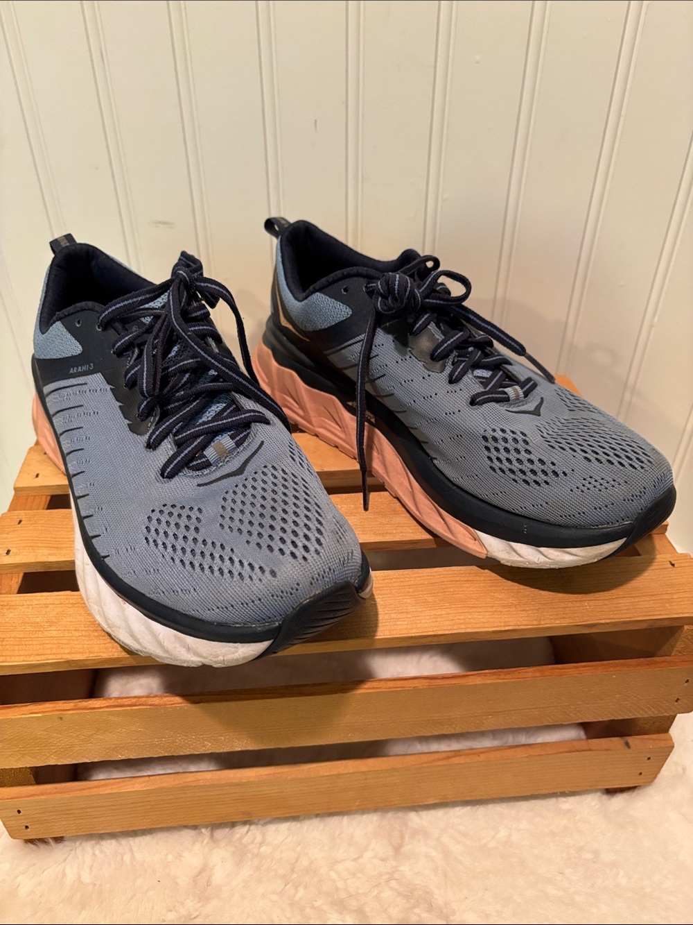 Women’s Hoka One One Arahi Running Shoes Blue/Peach Size 7